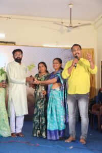 బృందావన హెల్పింగ్ హ్యాండ్స్ వారి ఆధ్వర్యం లో జూన్ 5th ప్రపంచ పర్యావరణ పరిరక్షణ దినోత్సవం సందర్భంగా ట్రస్ట్ ఫౌండర్ అయిన శ్రీ నవీన్ గారు, ఇతర ప్రముఖులు కార్యక్రమంలో ధ్యానం, మొక్కల యొక్క ప్రాముఖ్యత గురించి వివరించడం జరిగింది. ఈ కార్యక్రమం విజయవంతం కావడానికి ఎంత మందో సహాయ సహకారాలు అందించారు అని వారికి కృతజ్ఞతలు తెలిపారు. కార్యక్రమం అనంతరం కార్యక్రమానికి విచ్చేసిన ప్రతి ఒక్కరికీ మొక్కలను అందించడం జరిగింది.